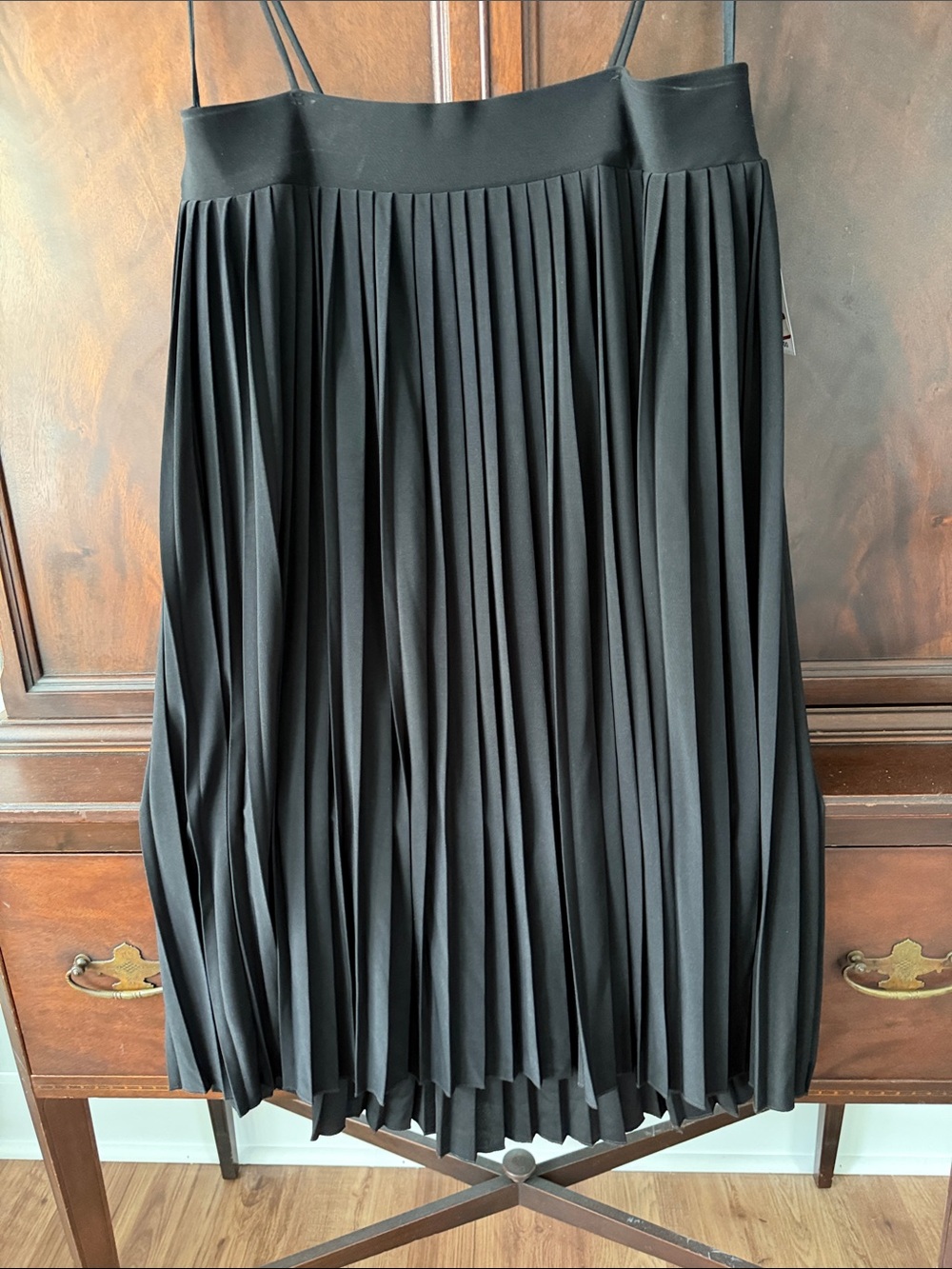 Star Vixen Black Pleated Midi Skirt